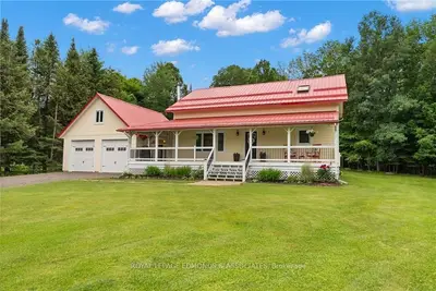 Detached in Laurentian Valley
