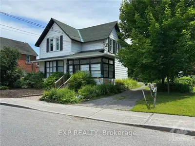 Detached in Mississippi Mills