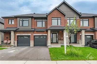 Att/Row/Townhouse in Stittsville - Munster - Richmond