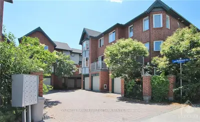 Att/Row/Townhouse in Ottawa Centre