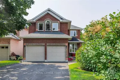 Detached in Hunt Club - Windsor Park Village and Area