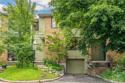 Semi-Detached Condo in Billings Bridge - Riverside Park and Area
