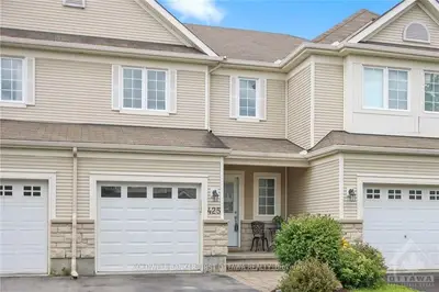 Att/Row/Townhouse in Hunt Club - Windsor Park Village and Area