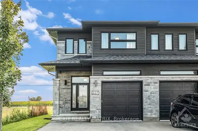 Att/Row/Townhouse in Russell