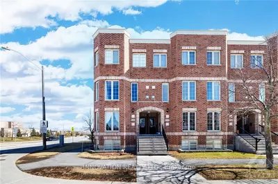 Condo Apartment in Barrhaven