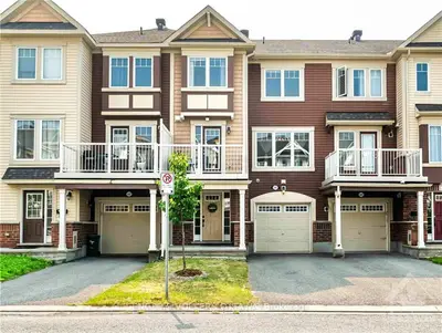 Att/Row/Townhouse in Kanata