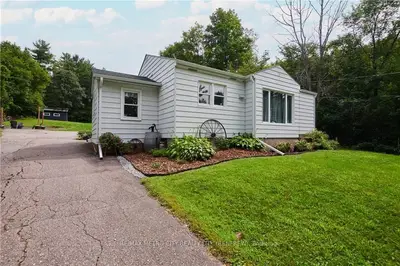 Detached in McNab/Braeside