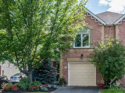 Att/Row/Townhouse in Stittsville - Munster - Richmond