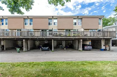 Condo Townhouse in Hunt Club - Windsor Park Village and Area