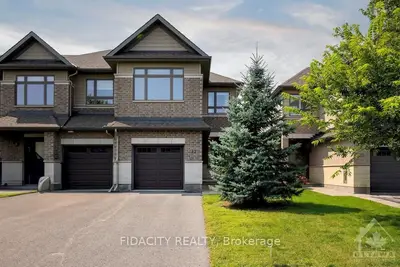 Att/Row/Townhouse in Stittsville - Munster - Richmond