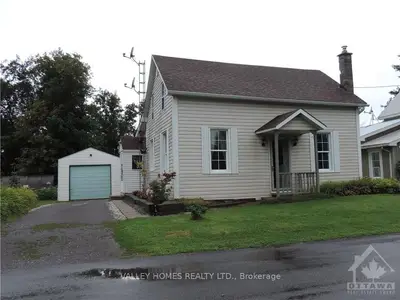 Detached in Mississippi Mills