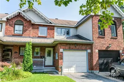 Att/Row/Townhouse in Kanata