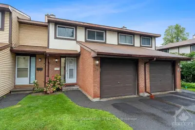 Condo Townhouse in Kanata
