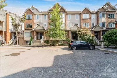 Condo Townhouse in South of Baseline to Knoxdale