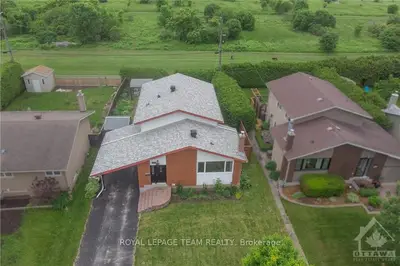 Detached in Elmvale Acres and Area