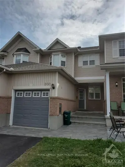 Att/Row/Townhouse in Orleans - Cumberland and Area
