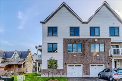 Att/Row/Townhouse in Stittsville - Munster - Richmond