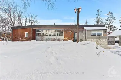 23 MYRLE Avenue, Crystal Bay - Rocky Point - Bayshore, ON K2H 8E5