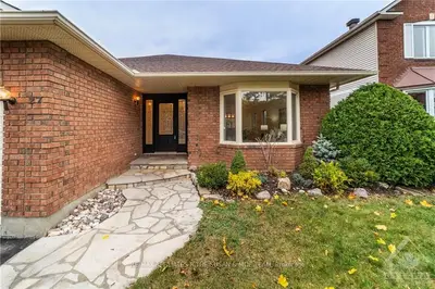 27 CLAUDET Crescent, Hunt Club - South Keys and Area, ON K1G 4R5
