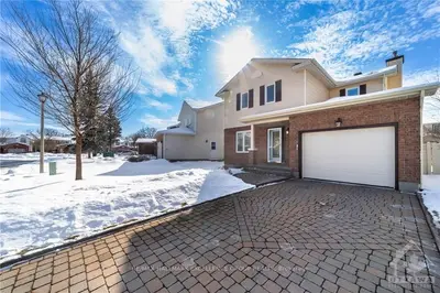 390 Pauline Charron Place, Vanier And Kingsview Park, On K1l 8l3