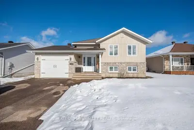 2032 Sandstone Crescent, Petawawa, On K8h 0a6