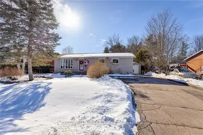 25 Roy Street, Petawawa, On K8h 3a5