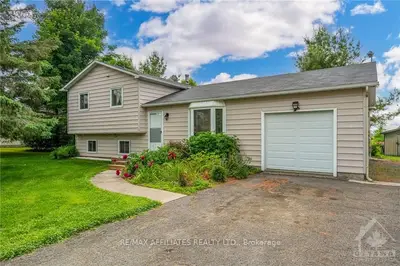 Detached in Carp - Dunrobin - Huntley - Fitzroy and Area