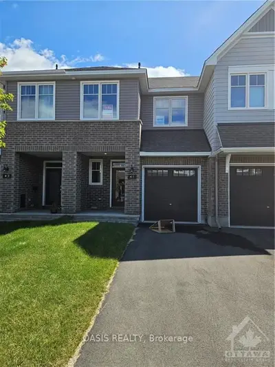 Att/Row/Townhouse in Blossom Park - Airport and Area