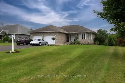 Detached in South Dundas