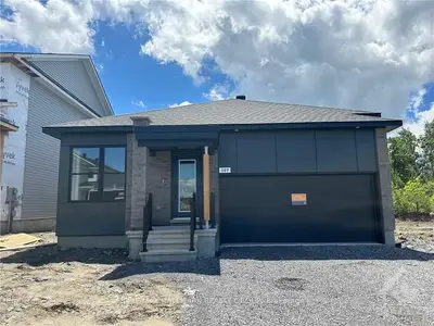 Detached in Blossom Park - Airport and Area