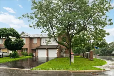 Att/Row/Townhouse in South of Baseline to Knoxdale