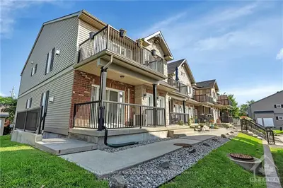 Condo Apartment in Clarence-Rockland