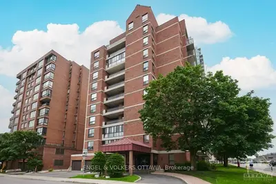 Condo Apartment in West Centre Town
