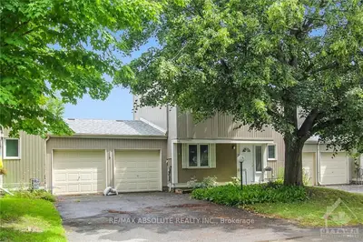 Condo Townhouse in Kanata