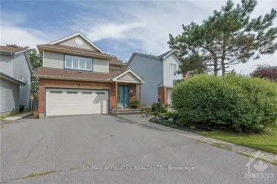Detached in Beacon Hill North - South and Area