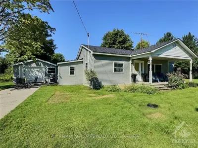 Detached in South Dundas