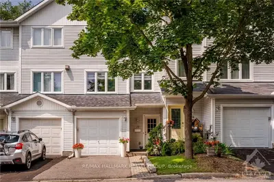 Att/Row/Townhouse in Overbrook - Castleheights and Area