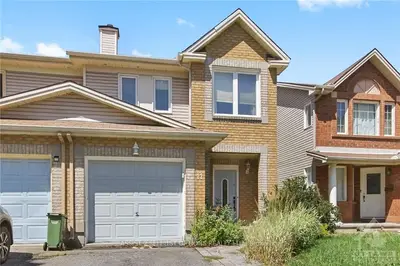 Att/Row/Townhouse in Kanata