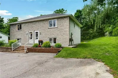 Semi-Detached in Champlain