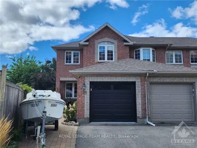 Att/Row/Townhouse in Carlington - Central Park