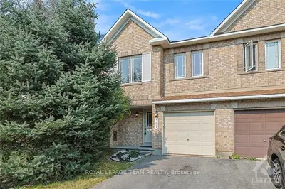 Att/Row/Townhouse in Kanata