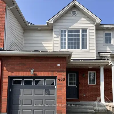 Att/Row/Townhouse in Kanata