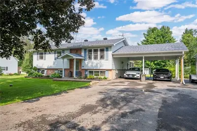 Detached in South Stormont