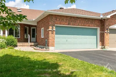 Att/Row/Townhouse in Kanata