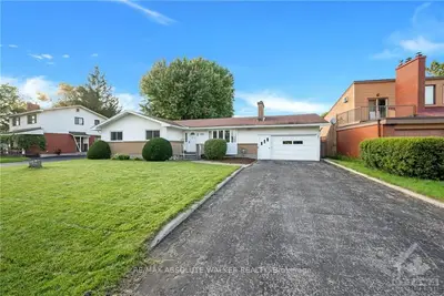 Detached in Crystal Bay - Rocky Point - Bayshore