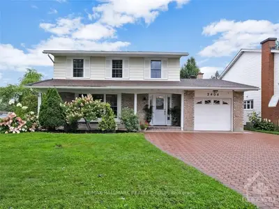 Detached in Beacon Hill North - South and Area