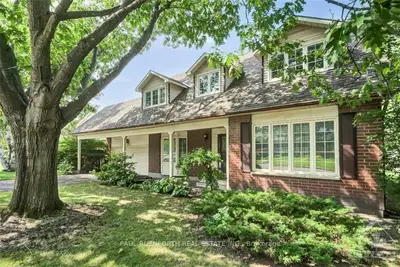 Detached in Hunt Club - Windsor Park Village and Area