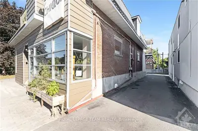 29 Marier Avenue B, Vanier And Kingsview Park, On K1l 5s6