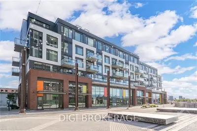 Condo Apartment in West Centre Town
