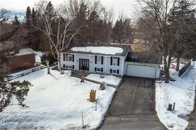 6490 WOODLAND Place, Manotick - Kars - Rideau Twp and Area, ON K4M 1B3